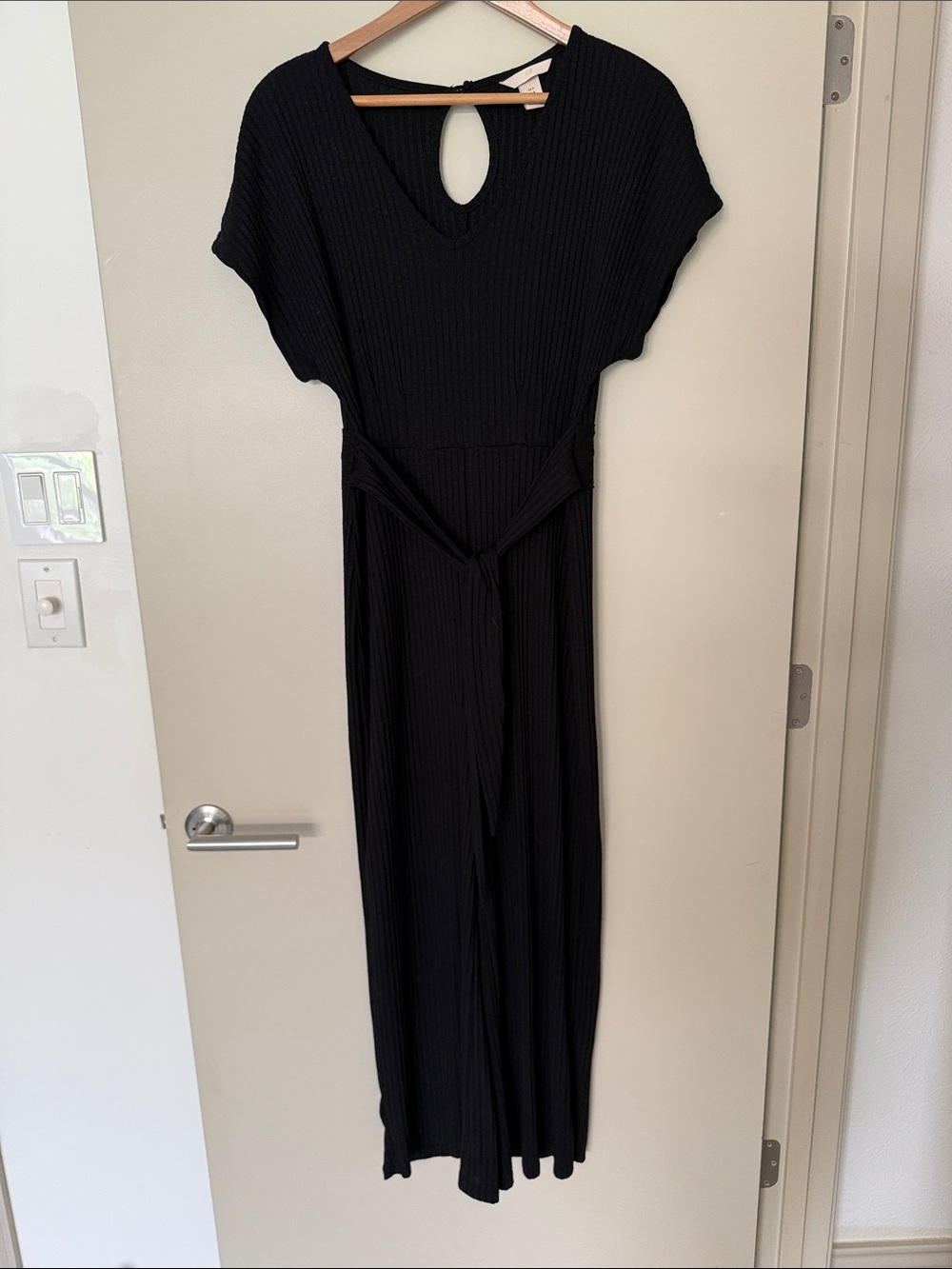 H&M Black Ribbed V-Neck Knit Jumpsuit with Self Belt / Tie Detail Sz 8